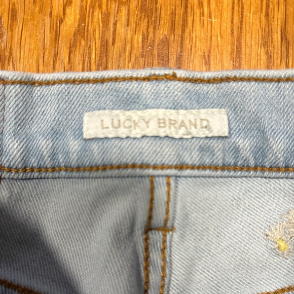 *LUCKY BRAND* Light Wash Straight Leg Flower Cutoff Jeans Size 4 - Picture 2 of 8